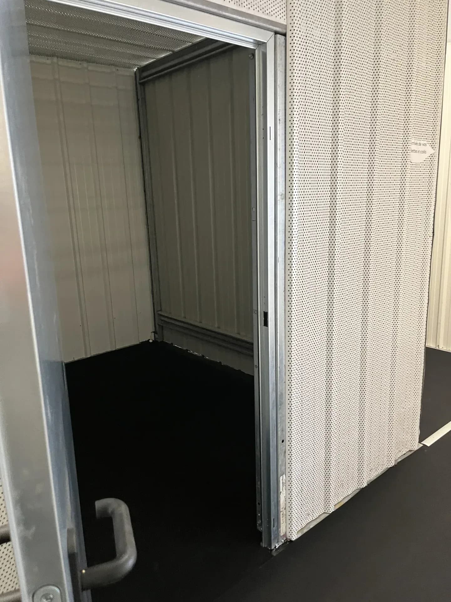 Box de stockage ouvert